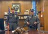 超Q小警犬「就職典禮」甜睡整場 警察演講「牠還換睡姿」:人家真的很早起嘛~