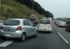 外國人驚訝「日本人開車道謝的方式」 拍影片誇讚:超有禮貌