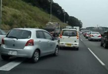 外國人驚訝「日本人開車道謝的方式」 拍影片誇讚:超有禮貌